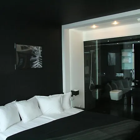 Fashion - Free Parking