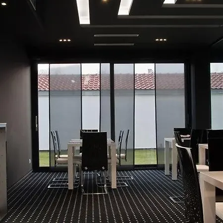 Fashion - Free Parking Sofie