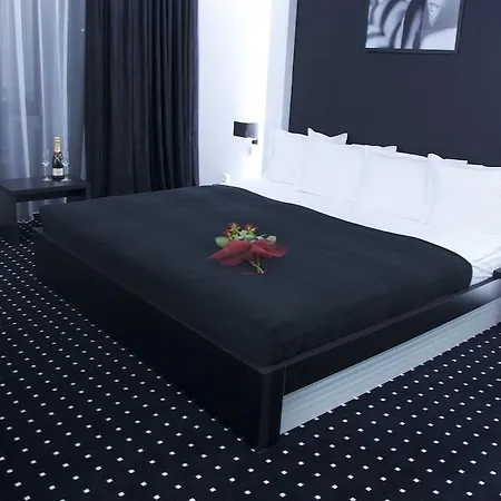 Fashion - Free Parking Sofie